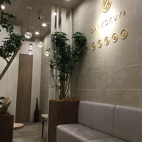 松屋銀座前内観